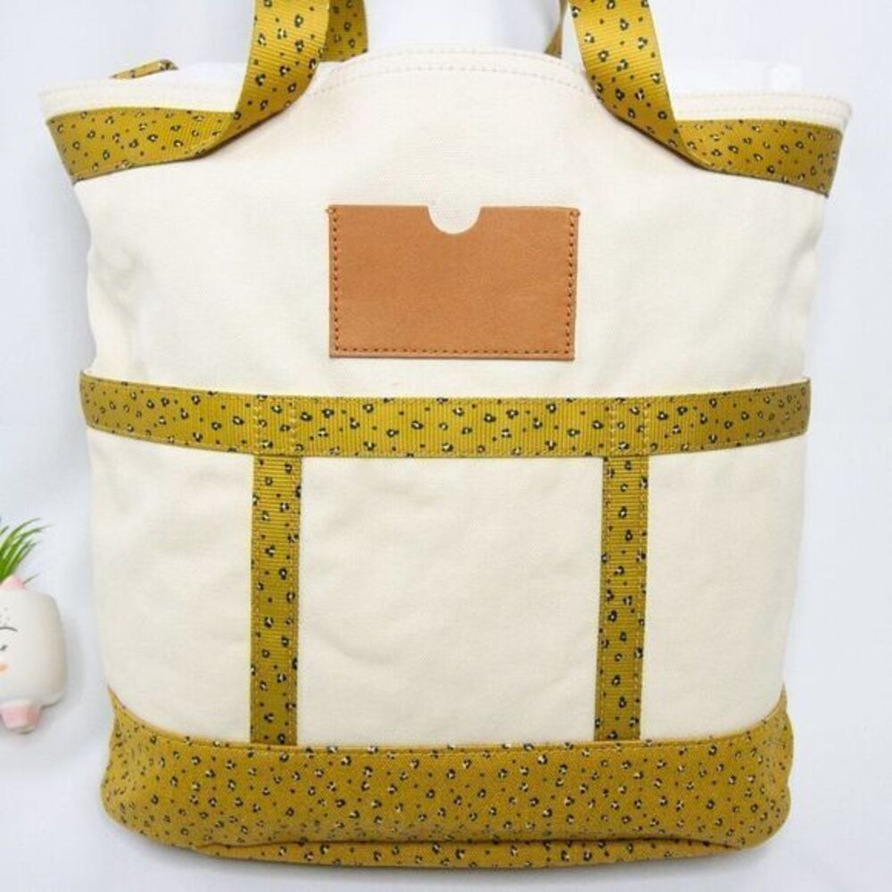 Madewell Canvas Camden Tote Bag in Mini Leopard - Picture 6 of 16